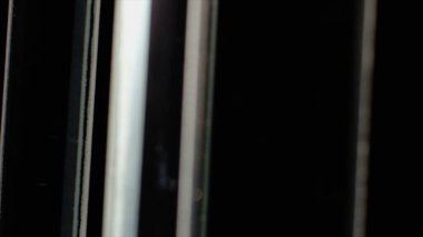 Gerçek cam arka planı şekillendirir. Bu zarif cam pencere efekti kaplama ya da arkaplan olarak kullanılabilir. Herhangi bir projede aptalca. Cam yansımaları çok güzel görünüyor..