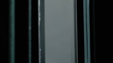 Gerçek cam arka planı şekillendirir. Bu zarif cam pencere efekti kaplama ya da arkaplan olarak kullanılabilir. Herhangi bir projede aptalca. Cam yansımaları çok güzel görünüyor..