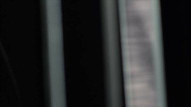 Gerçek cam arka planı şekillendirir. Bu zarif cam pencere efekti kaplama ya da arkaplan olarak kullanılabilir. Herhangi bir projede aptalca. Cam yansımaları çok güzel görünüyor..