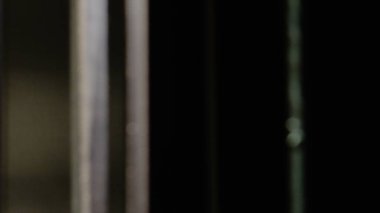 Gerçek cam arka planı şekillendirir. Bu zarif cam pencere efekti kaplama ya da arkaplan olarak kullanılabilir. Herhangi bir projede aptalca. Cam yansımaları çok güzel görünüyor..