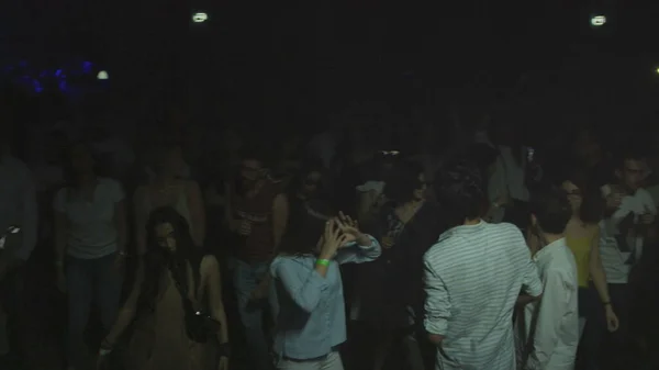 Люди Танцуют Ночном Клубе — стоковое фото