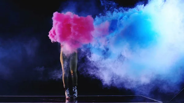 Young Woman Dancing Color Smoke — Stock Photo, Image