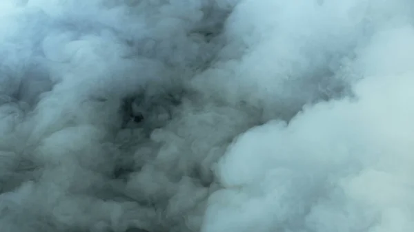 現実的な雲 黒い暗い背景に乾燥した氷の煙の写真 ポスター テクスチャ バナー 静止デザイン — ストック写真