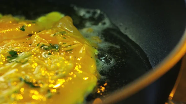 Dichtbij Eten Een Close Kookproces Kookplaat Van Kok Chef Kok — Stockfoto