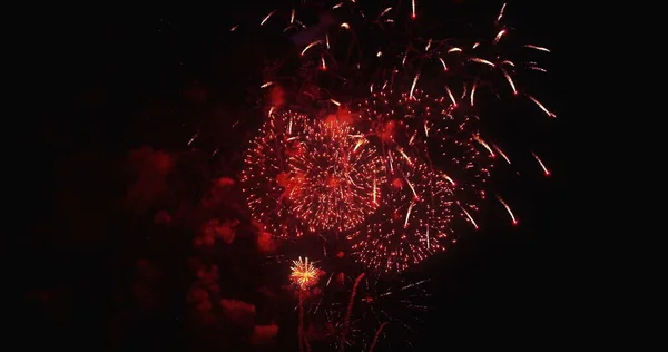 Фейерверк Течет Реалистичной Съемкой Черном Небе Кинематографической Версии Окрашенной Красным — стоковое фото