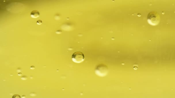 Bulles de gel soulèvent lentement la mousse de bière liquide liquide Macro shoot. Propre bulle de miel flux croissant arrière-plan. Décryptages Shampooing Gelée Savon. Tourner sur la caméra Red Dragon (ralenti de haute qualité ).