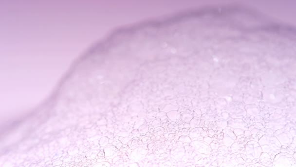 ソープバブルマクロ撮影 きれいなソフトエレガントな明るい写真の背景 クローズアップ石鹸泡の色 消毒液を洗う フロス バックドロップ レッドドラゴンのカメラで撃つ — ストック動画