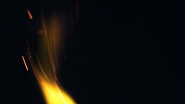 Şenlik ateşi kıvılcımlarının Macro fotoğrafı. Alevler patlar, patlamalar. Patlama mikro parlaklığı. Mini Havai fişekler. Kırmızı kamerada çekim hala siyah arkaplanda. Kıvılcım posteri, afiş, duvar kağıdı, doku.