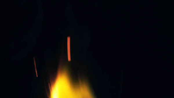 Makrofoto Von Bonfire Funks Feuerflammen Lodern Lodern Explosionsartige Mikrofunkeln Mini — Stockfoto