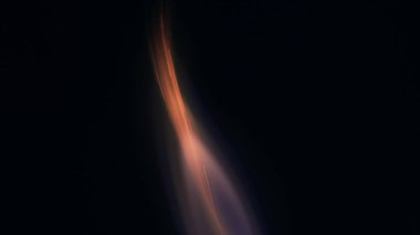 Şenlik ateşi kıvılcımlarının Macro fotoğrafı. Alevler patlar, patlamalar. Patlama mikro parlaklığı. Mini Havai fişekler. Kırmızı kamerada çekim hala siyah arkaplanda. Kıvılcım posteri, afiş, duvar kağıdı, doku.