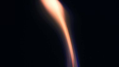 Şenlik ateşi kıvılcımlarının Macro fotoğrafı. Alevler patlar, patlamalar. Patlama mikro parlaklığı. Mini Havai fişekler. Kırmızı kamerada çekim hala siyah arkaplanda. Kıvılcım posteri, afiş, duvar kağıdı, doku.