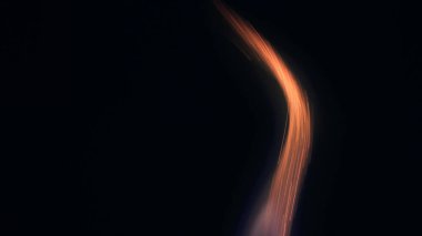 Şenlik ateşi kıvılcımlarının Macro fotoğrafı. Alevler patlar, patlamalar. Patlama mikro parlaklığı. Mini Havai fişekler. Kırmızı kamerada çekim hala siyah arkaplanda. Kıvılcım posteri, afiş, duvar kağıdı, doku.