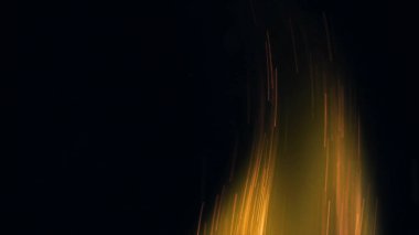 Şenlik ateşi kıvılcımlarının Macro fotoğrafı. Alevler patlar, patlamalar. Patlama mikro parlaklığı. Mini Havai fişekler. Kırmızı kamerada çekim hala siyah arkaplanda. Güzel sızıntılar kıvılcım posteri, afiş, duvar kağıdı, arkaplan, doku.