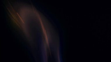 Şenlik ateşi kıvılcımlarının Macro fotoğrafı. Alevler patlar, patlamalar. Patlama mikro parlaklığı. Mini Havai fişekler. Kırmızı kamerada çekim hala siyah arkaplanda. Güzel sızıntılar kıvılcım posteri, afiş, duvar kağıdı, arkaplan, doku.