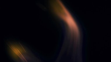 Şenlik ateşi kıvılcımlarının Macro fotoğrafı. Alevler patlar, patlamalar. Patlama mikro parlaklığı. Mini Havai fişekler. Kırmızı kamerada çekim hala siyah arkaplanda. Güzel sızıntılar kıvılcım posteri, afiş, duvar kağıdı, arkaplan, doku.