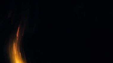 Şenlik ateşi kıvılcımlarının Macro fotoğrafı. Alevler patlar, patlamalar. Patlama mikro parlaklığı. Mini Havai fişekler. Kırmızı kamerada çekim hala siyah arkaplanda. Güzel sızıntılar kıvılcım posteri, afiş, duvar kağıdı, arkaplan, doku.