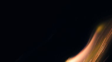 Şenlik ateşi kıvılcımlarının Macro fotoğrafı. Alevler patlar, patlamalar. Patlama mikro parlaklığı. Mini Havai fişekler. Kırmızı kamerada çekim hala siyah arkaplanda. Güzel sızıntılar kıvılcım posteri, afiş, duvar kağıdı, arkaplan, doku.