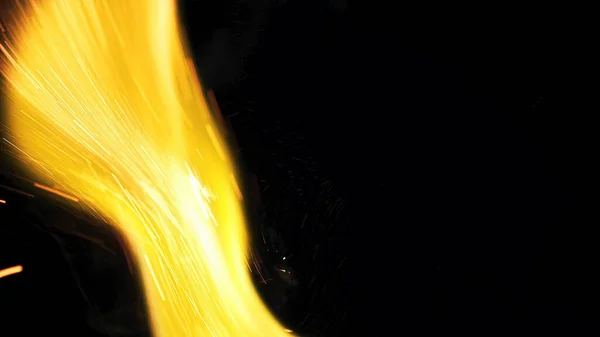 ボンファイアのマクロ写真が火花を散らします 炎が爆発し爆発する 爆発マイクロ輝きます ミニ花火 まだ黒の背景に赤いカメラで撮影 美しい漏れオーバーレイ火花ポスター バナー テクスチャ — ストック写真