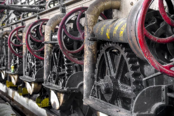 Gear wheels in colonial sugar factory in Gondang Baru, Java, Ind — Stock Photo, Image