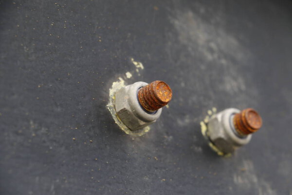 Large wall screw rust