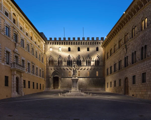 Palazzo Salimbeni in Siena — Stockfoto