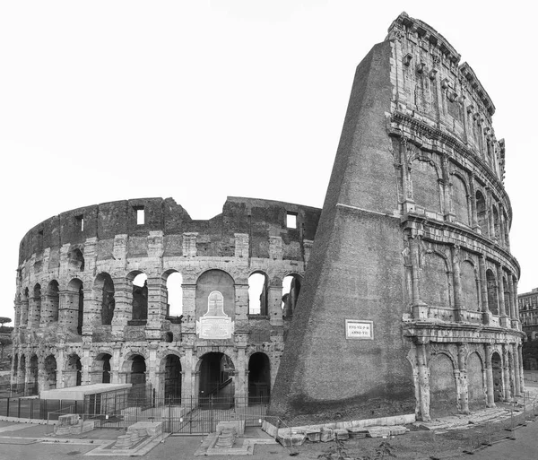 Colosseum in rome. — Stockfoto