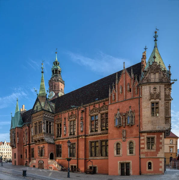 Rathaus am Marktplatz in der Breslauer Altstadt. — Stockfoto