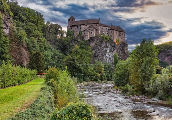 Runkelstein Kalesi (İtalyanca: 