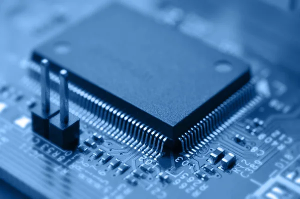 Elektronische printplaat met chip — Stockfoto