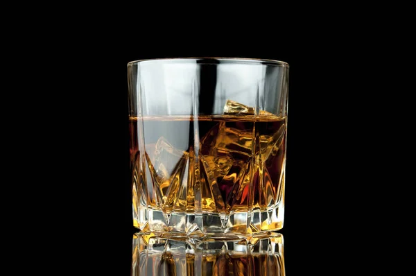 Glas Whiskey und Eis. — Stockfoto