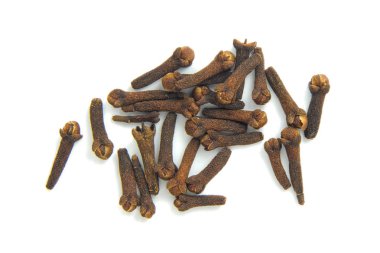 Kuru karanfil otlar izole beyaz arka plan üzerinde