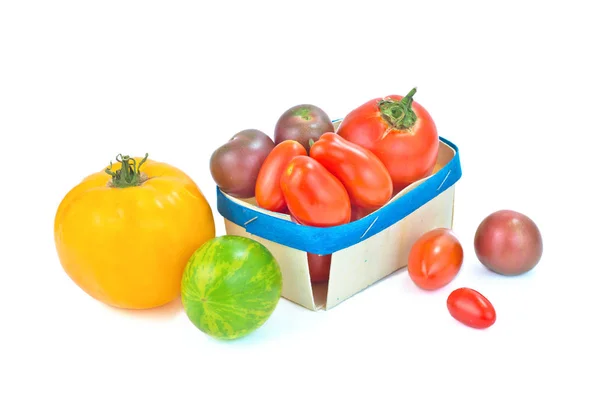 Assortimento di pomodori biologici colorati vegetali isolati su sfondo bianco — Foto Stock