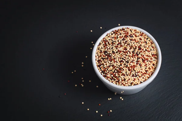 Hälsosam Matkoncept Quinoa Ekospannmål Mix Färgerna Vitt Rött Och Svart — Stockfoto
