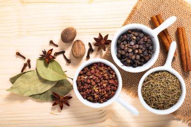 Egzotik baharatlar kavramı Çin Asya baharat karışımı Sichuan pepperco