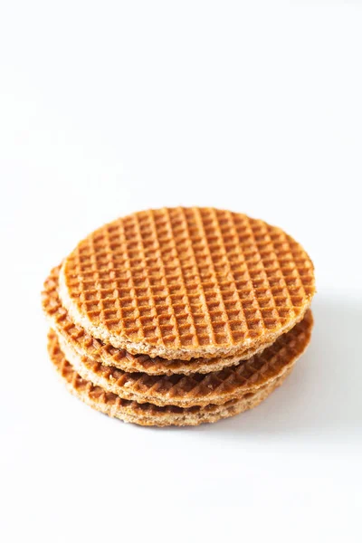 Продовольственная концепция Stroopwafel, хрустящий карамельный сироп голландские вафли iso — стоковое фото