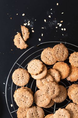 Sağlıklı gıda kavramı taze pişmiş ev yapımı organik sindirim yulafı 