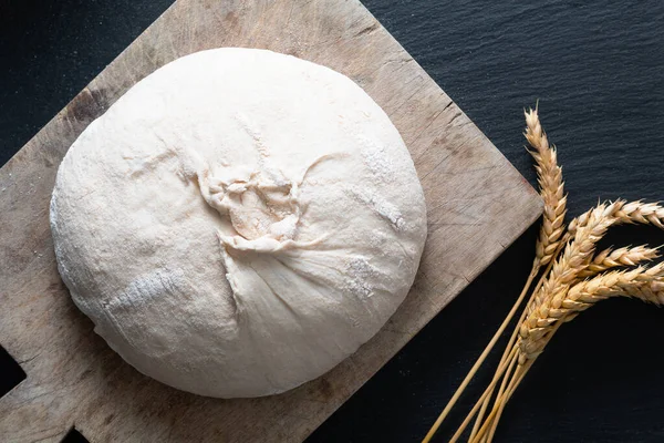 Home Cucinare Pasta Biologica Fatta Casa Pane Sourdough Sfondo Nero — Foto Stock