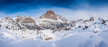 Dolomitler. İtalyan Alplerinin panoraması
