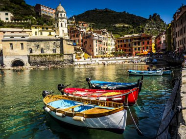 Liguria, İtalya 'daki Cinque Terre Ulusal Parkı' nın güzel manzarası.