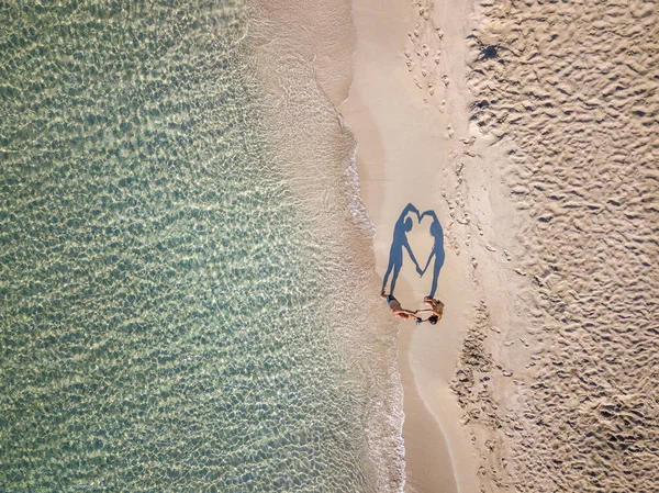 Puglia, Taranto kıyı şeridi, insansız hava aracı görüntüsü.