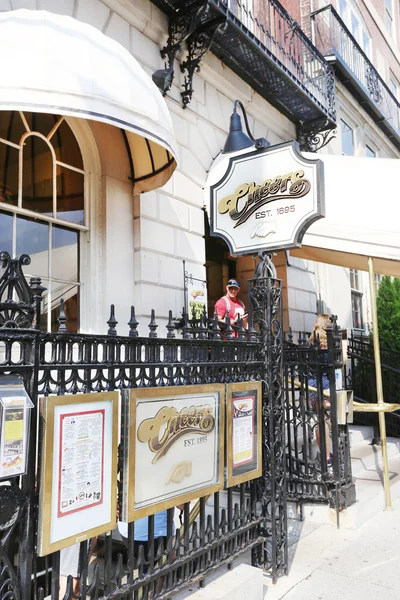 BOSTON, SEPTIEMBRE. 9: Cheers Restaurant Bar Fundada en 1969 como el Bu —  Fotos de Stock