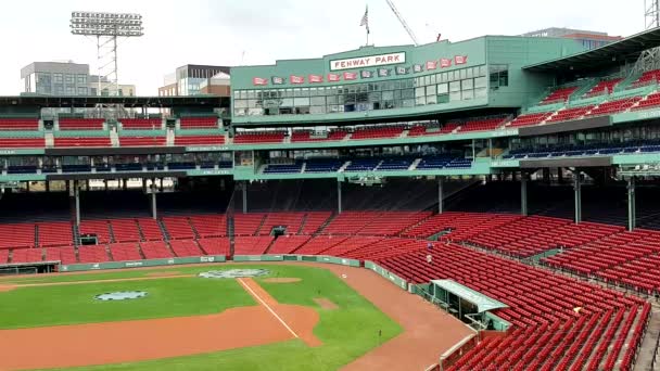 BOSTON, USA, SEPT. 10: Inside view of Boston 's Fenway Park. Это старейшая бейсбольная площадка в Бостоне 10 сентября 2016 года . — стоковое видео