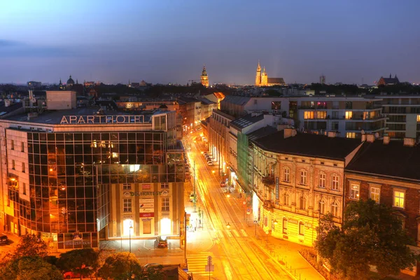 Krakow - Polen, 8 Jul: Skyline av huvudområdet i Kraków, gamla stan — Stockfoto