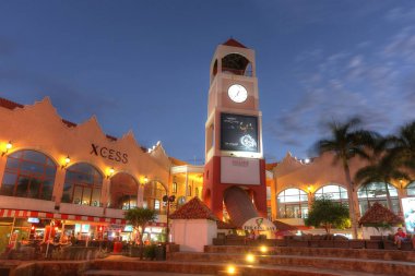 Bir sokak olan Palm Beach Otel ve restoranlarda Aruba içeren 