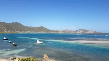 Coralita Fransız St. Martin üzerinde sessiz, ıssız bir kumsal plaj. Güzel, bir küçük (yaklaşık 1/2 mil uzunluğunda) ıssız kumsal burası. Bu huzurlu beach Oyster Pond alanında konaklama aileler için iyi bir yer 