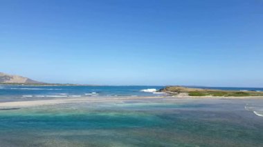 Coralita Fransız St. Martin üzerinde sessiz, ıssız bir kumsal plaj. Güzel, bir küçük (yaklaşık 1/2 mil uzunluğunda) ıssız kumsal burası. Bu huzurlu beach Oyster Pond alanında konaklama aileler için iyi bir yer 
