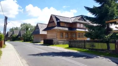 Zakopane, Polonya, Temmuz 5: Zakopane tarzı evler, Zakopane, Polonya üzerinde 5 Temmuz 2017. Zakopane stili (veya Witkiewicz stili) bir sanat, Mimarlık, Podhale bölgeye göre ilham en görünür tarzıdır. 