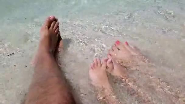 Pies Familiares Relajándose Playa Vacaciones Verano Concepto Vacaciones — Vídeo de stock