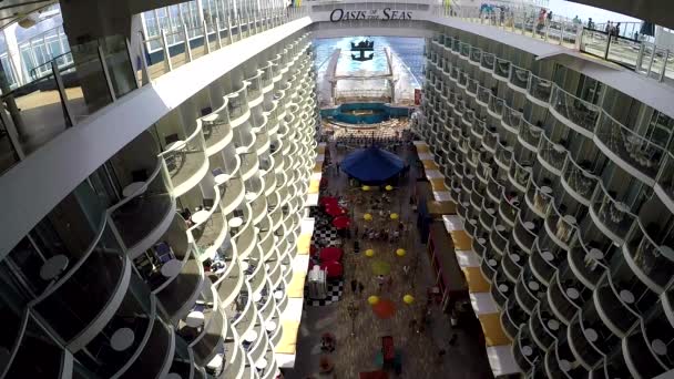 Orlando Usa Feb Royal Caribbean Oasis Seas Den Största Passagerarfartyg — Stockvideo
