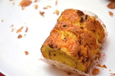 Beyaz tepside pandispanya